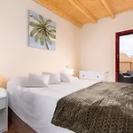 Home2book Isla Lagoa, Private Pool La Oliva